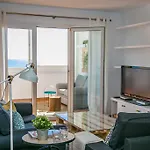 Urbanchic Beachfront Apt