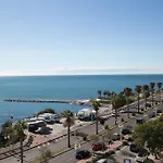 Urbanchic Beachfront Apt