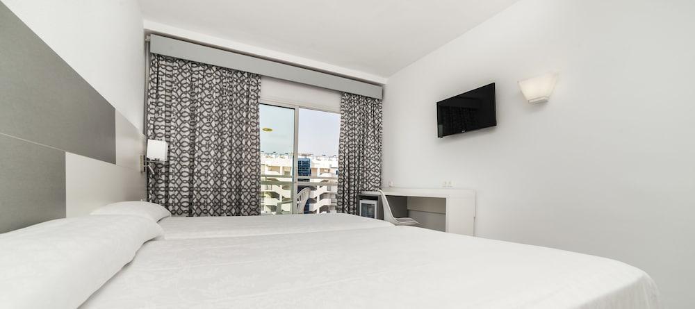 Globales Patos Park Hotel 4*