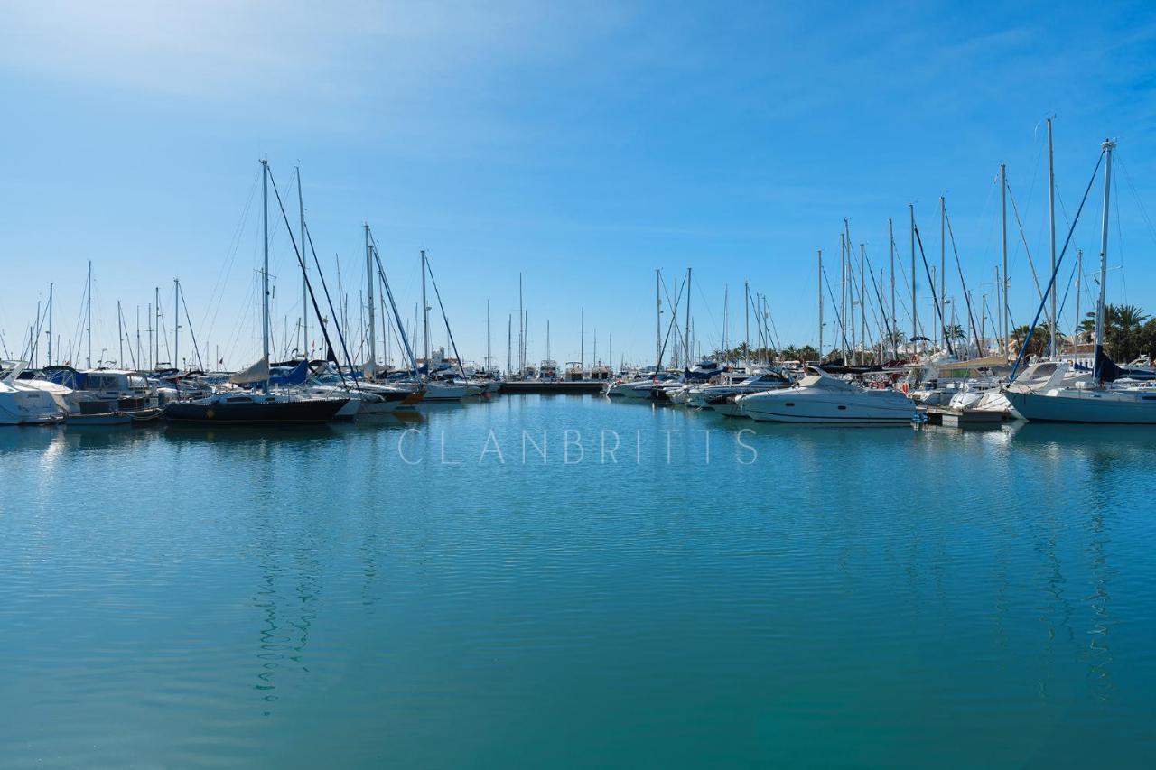 Sweet In Puerto Marina *