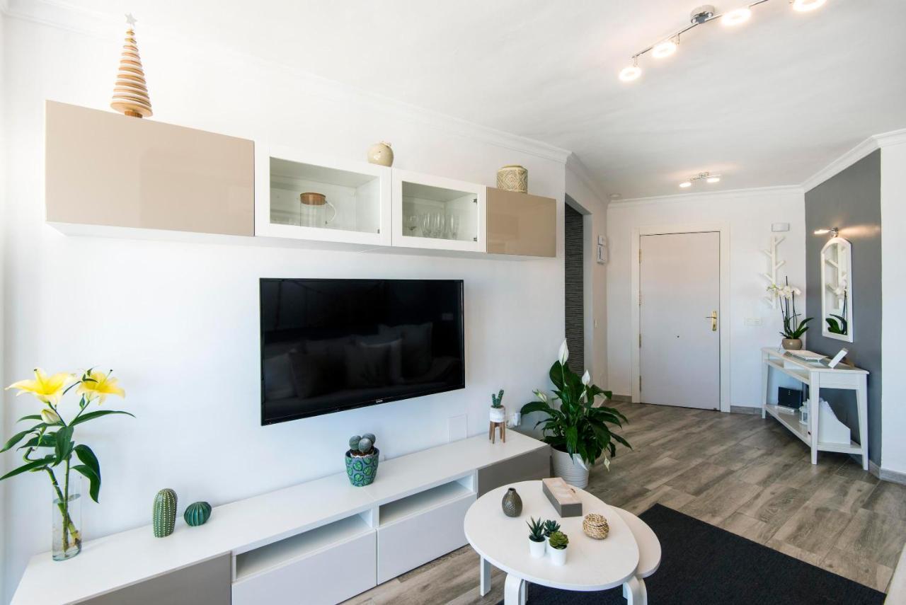 Wonderful In Puerto Marina Apartment