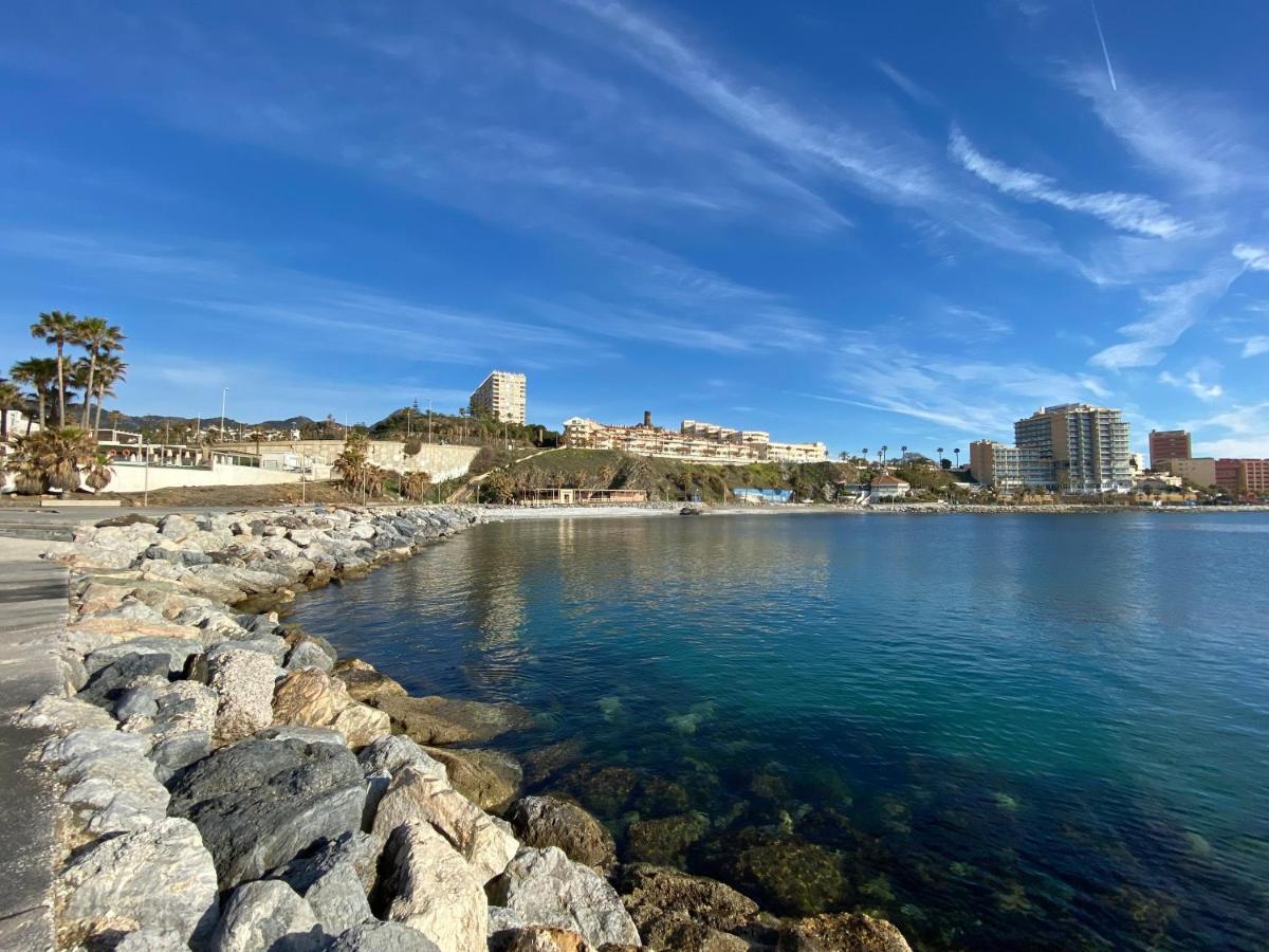 With Sea And Mountain Views En Piso Compartido 1 O 2 Personas Bed & Breakfast Benalmadena