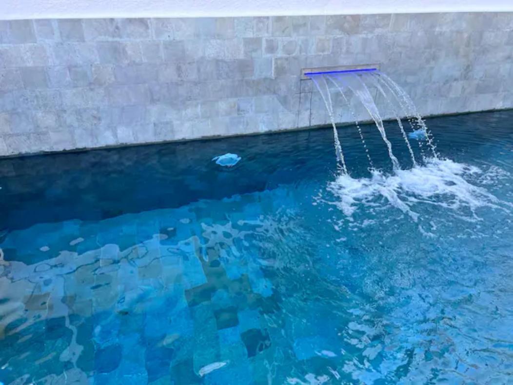 C Dans Avec Piscine Chauffee & Jacuzzi, Chauffe En Extra *