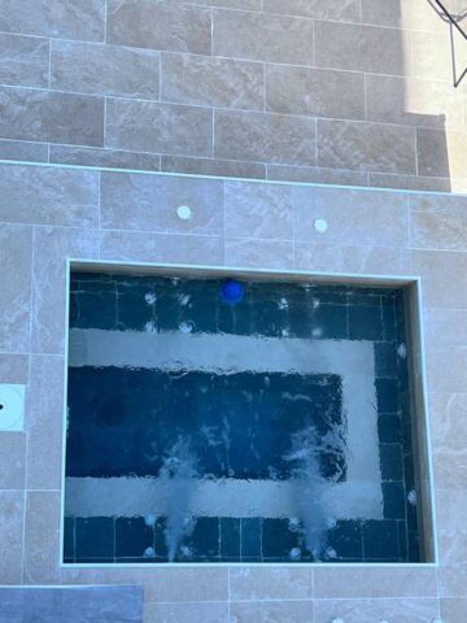 C Dans Avec Piscine Chauffee & Jacuzzi, Chauffe En Extra Apartment *