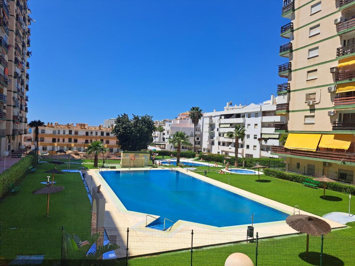 Naciones Yellow Sun Studio Apartment *