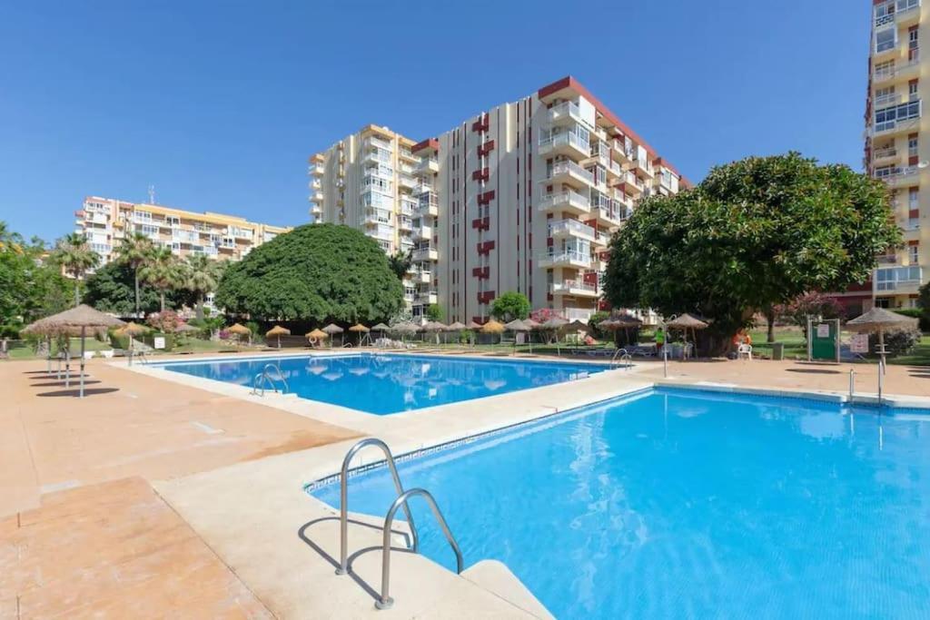 Luxurious 1 Bed With 5 Pools & Gardens. *