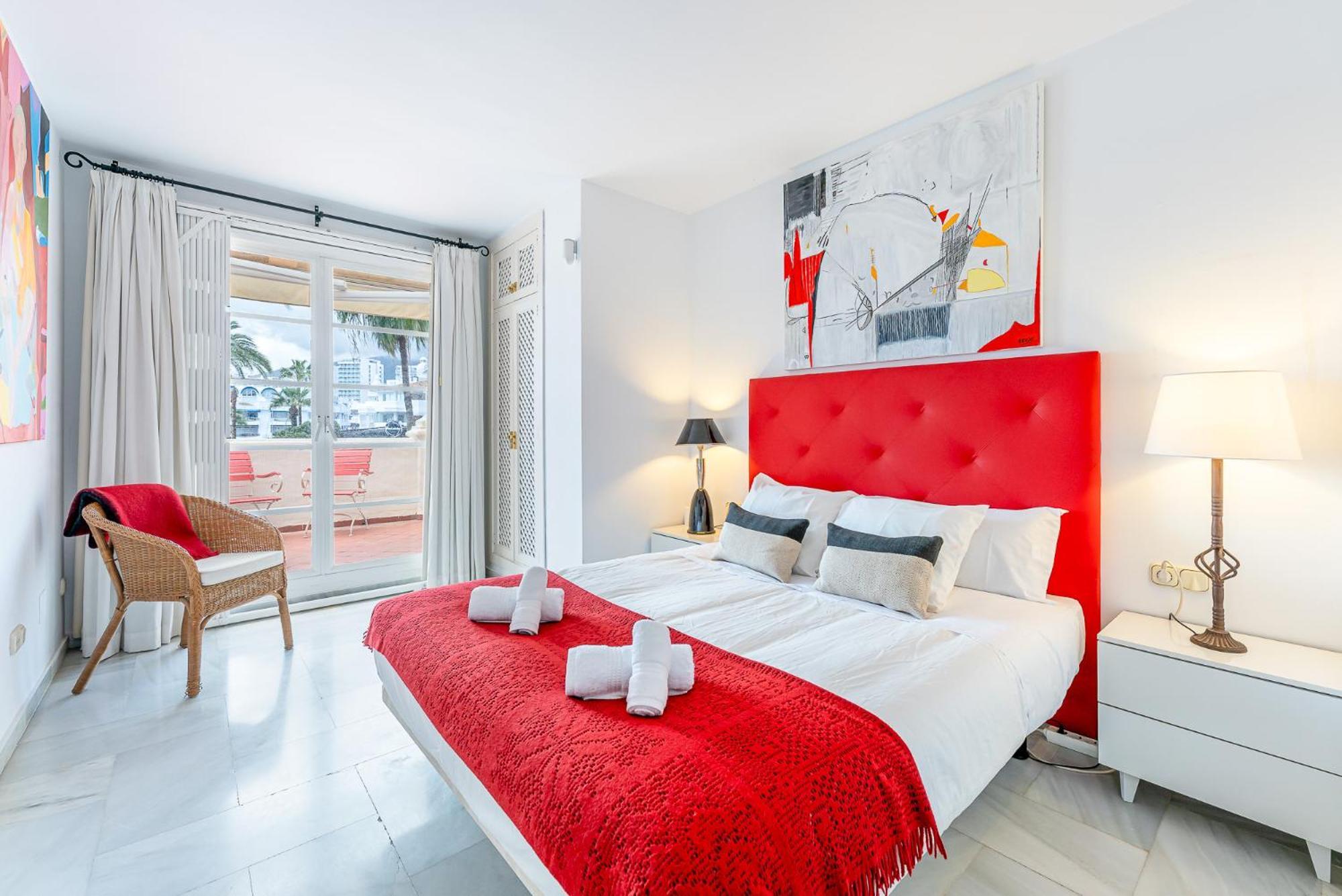 Apartment Located In Puerto Marina With Sea Views, First Line Of Beach. Benalmádena