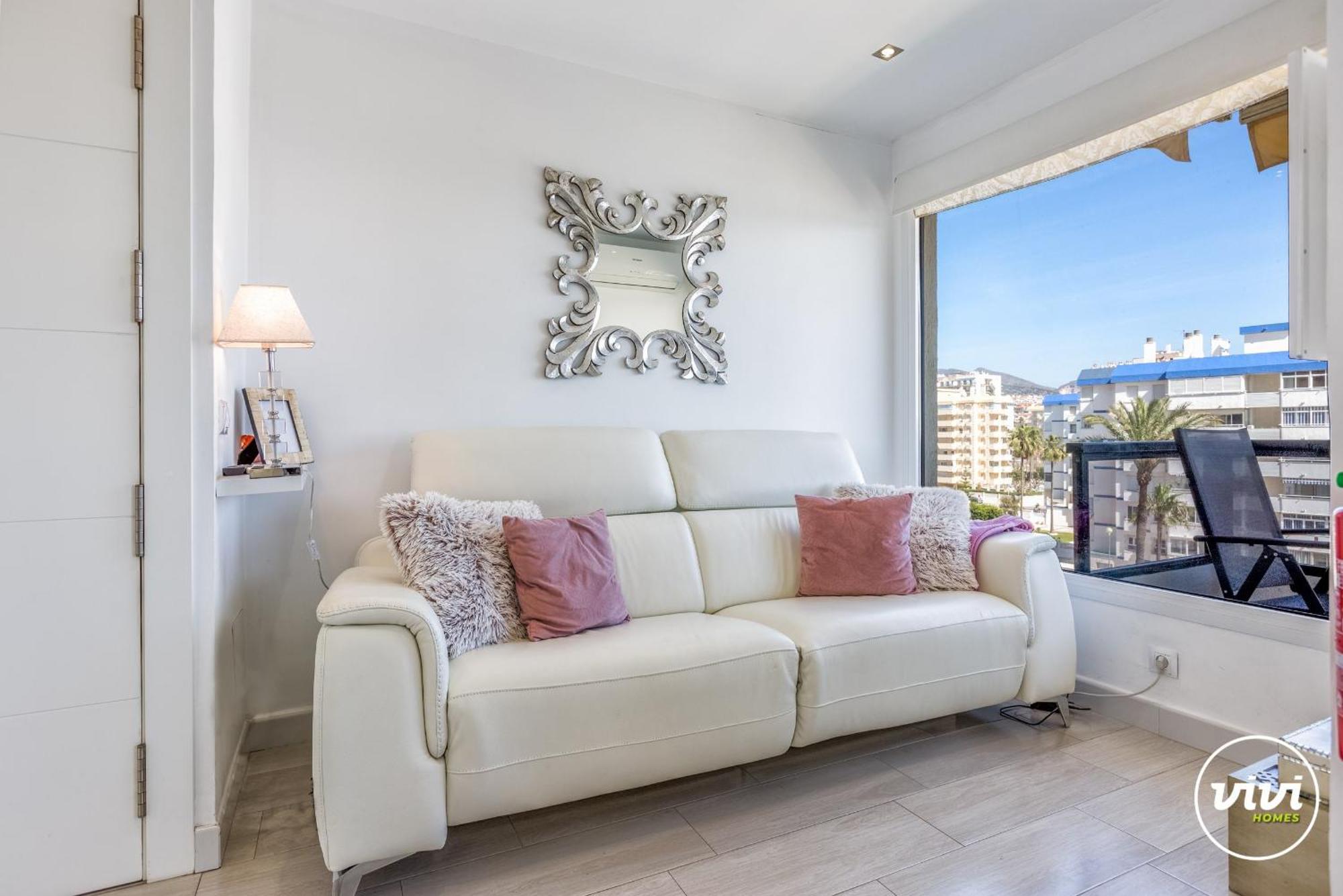 Vivi Homes - Pulpo Pool, Balcony & Sea View Apartment *