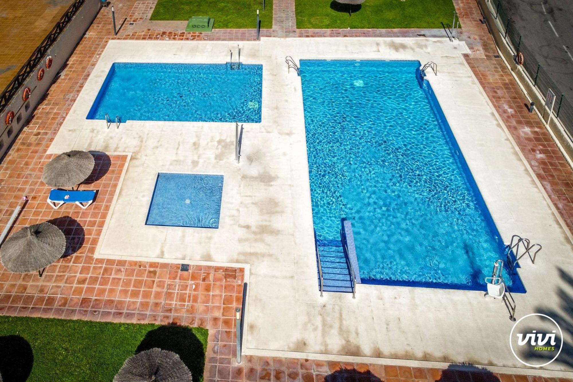 Vivi Homes - Pulpo Pool, Balcony & Sea View Apartment *