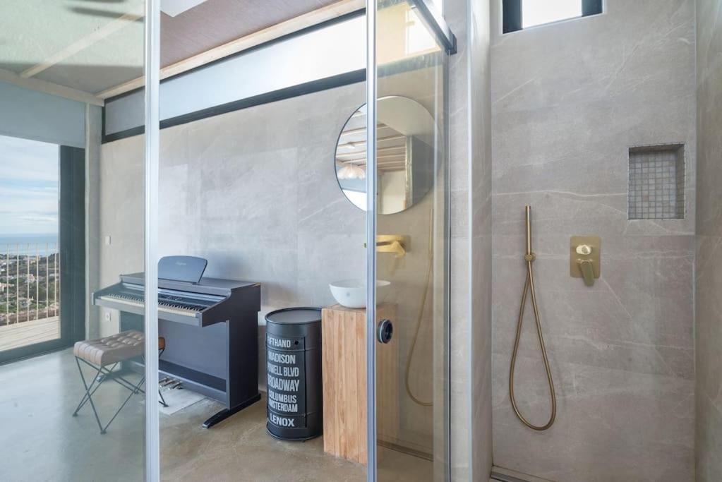 New, Spacious With Amazing Views