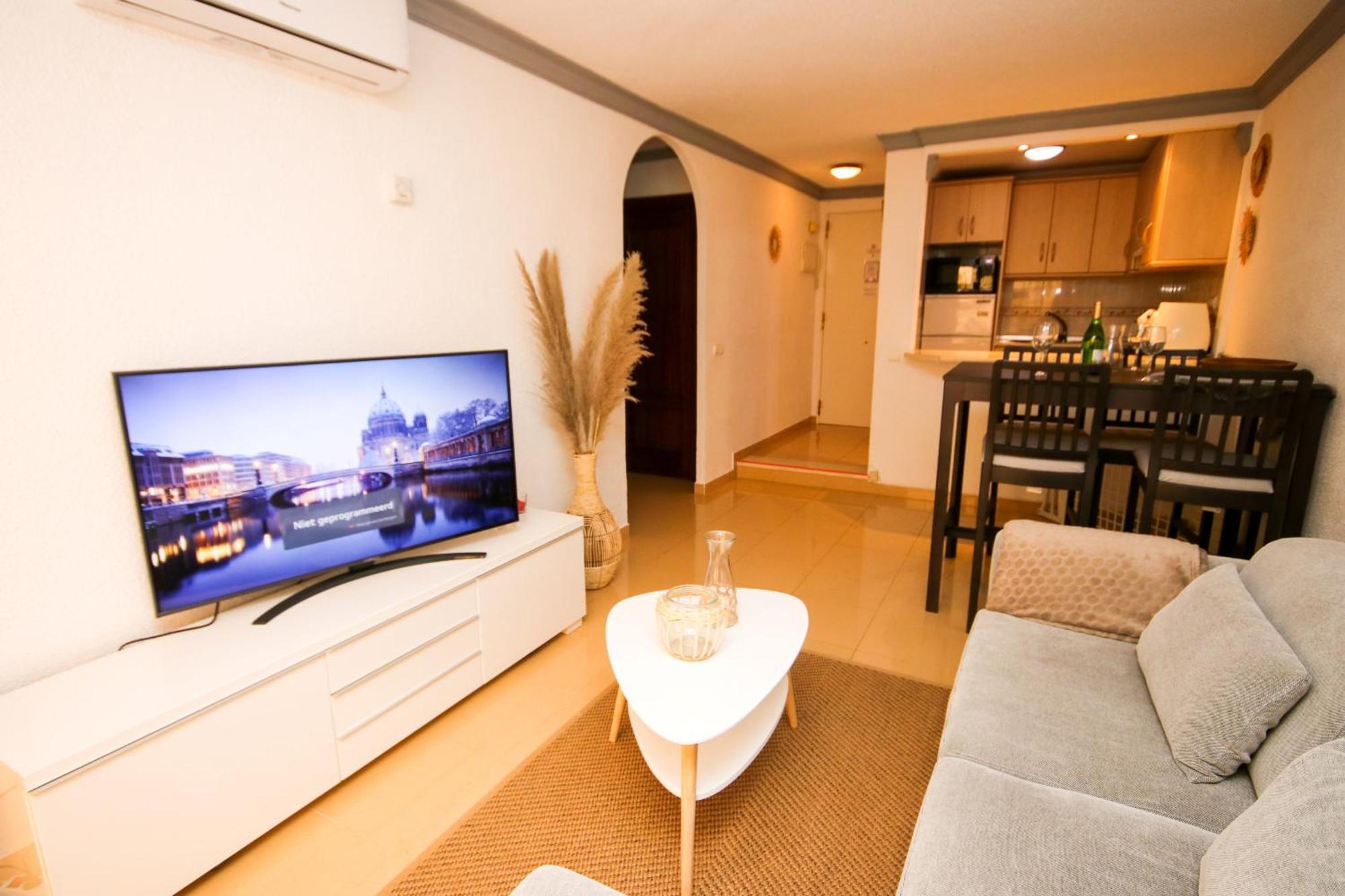 1 Bed Garden Sleeps 2, Parking, Next To *