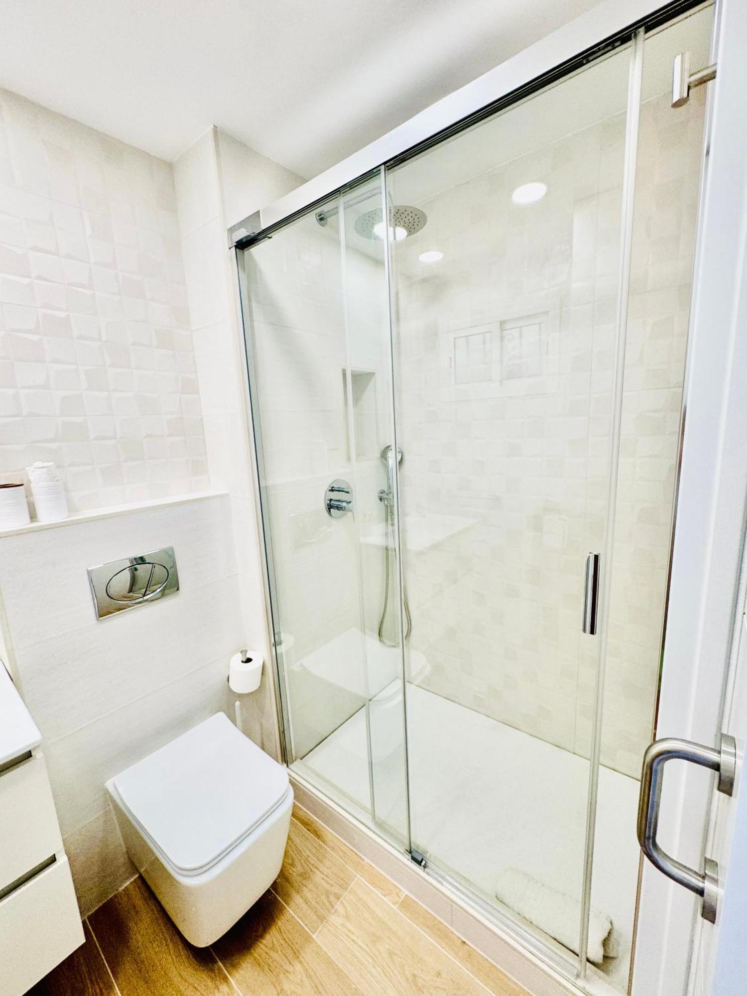 Apartamento Moderno-luminoso-vistas Al Mar-benalmadena Costa Benalmádena