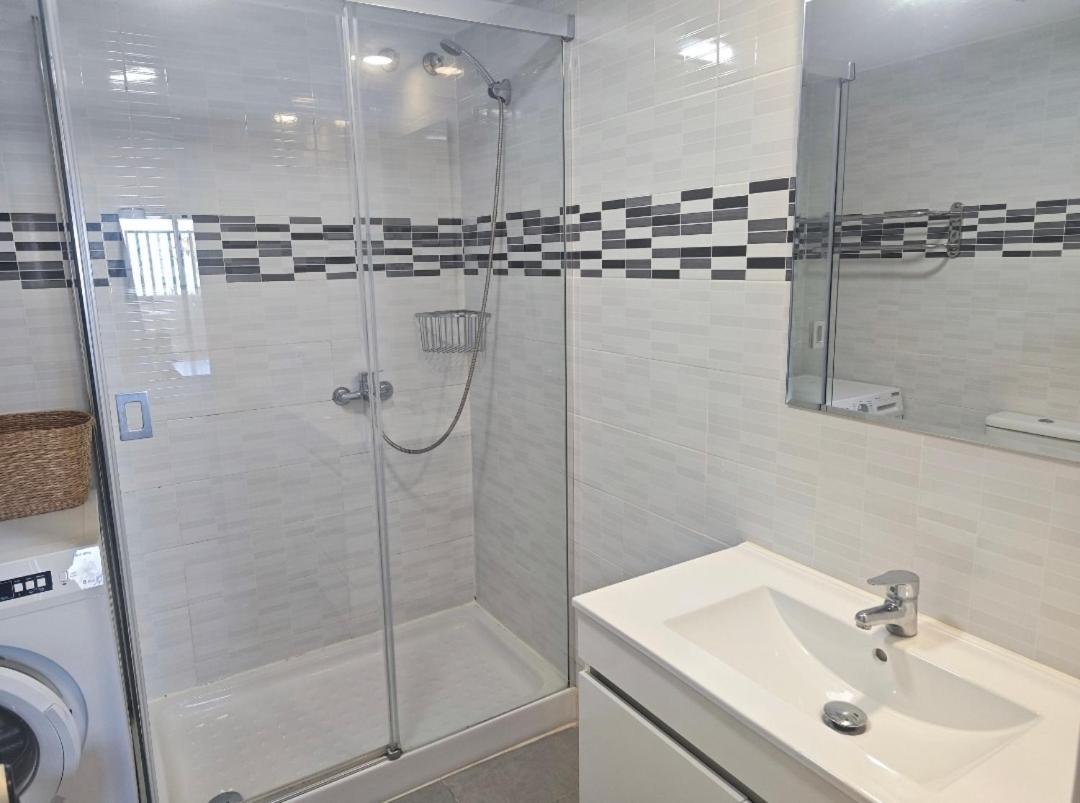 Apartamento El Estudio De La Playa Benalbeach Vistas Al Mar *