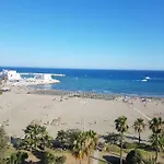021 - Wonderful Beachfront Apartment With Stunning Sea Views