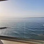 La Perla Cruise Apartment On Private Beach, Modern With Aircon & Wifi