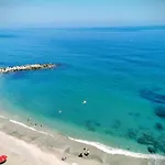 La Perla Cruise Apartment On Private Beach, Modern With Aircon & Wifi