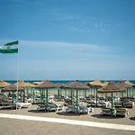 Timon Ii, Luxury 3 Bedroom Beachside Apartment
