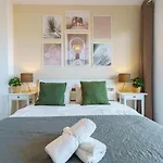 Chic Beachfront Flat With Amazing Sea Views And Private Indoor Parking