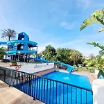 Precioso Apartamento Con Piscinas Y Vistas Al Mar.
