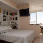 Estudio Con Vistas Al Mar Y Montana