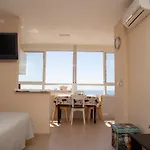 Estudio Con Vistas Al Mar Y Montaña