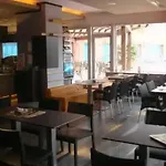 Elegante Alojamiento Con Piscina A 200 M Del Mar.