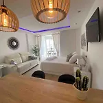 Exclusivo Estudio Piscinas, Conserjeria 24 H