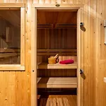 Villa La Vista - Family Friendly Private Pool, Bbq, Sauna