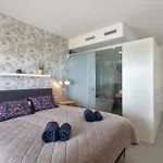 Luxury Apartment With Sea View