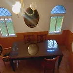 Estrella Lounge