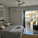 Encantador Estudio Con Piscina