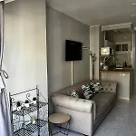 Encantador Estudio Con Piscina