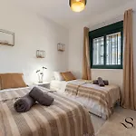 Elegant 2 Bed 2 Bath Apartment, Pool, Views, Parking