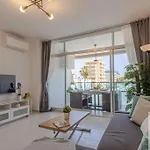 Wonderful Apt 2 Bdr With Great Location