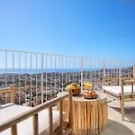 Spacious Villa With Great Views!