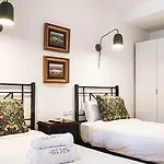Spacious And Authentic Home With Pool & Garden By Rems