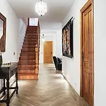 Spacious And Authentic Home With Pool & Garden By Rems