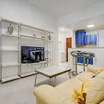 Completo Apartamento Con Garaje Cerca Del Mar