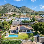 Stylish Villa Paris