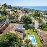 Stylish Villa Paris