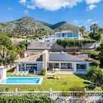 Stylish Villa Paris