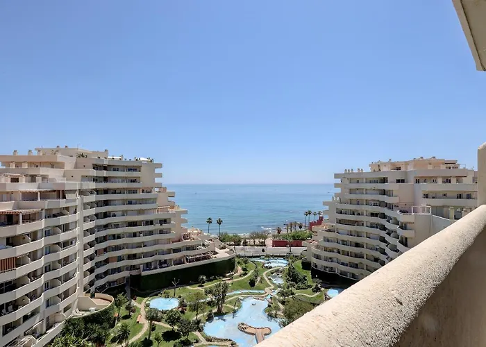 095 - Bright & Comfortable Holiday Apartment With Water Park & Sea Views