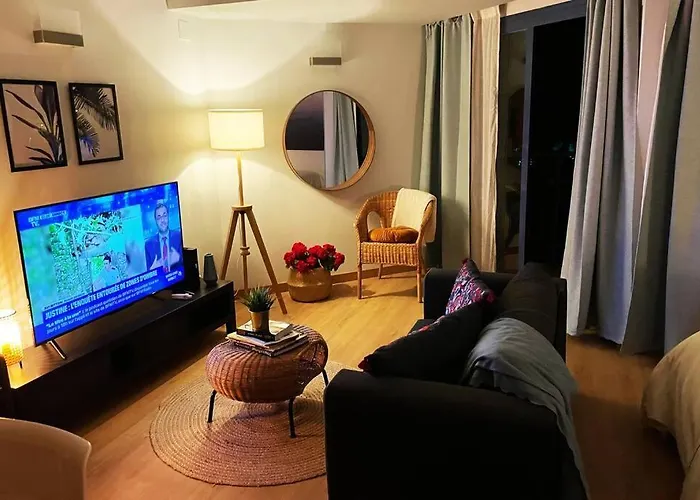 Cozy Renovated Studio Located In Centre Of Benalmadena And Puerto Marina