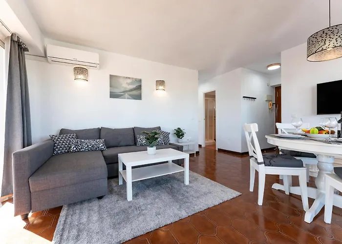 Sunny 2Br Pool Terrace Seaview
