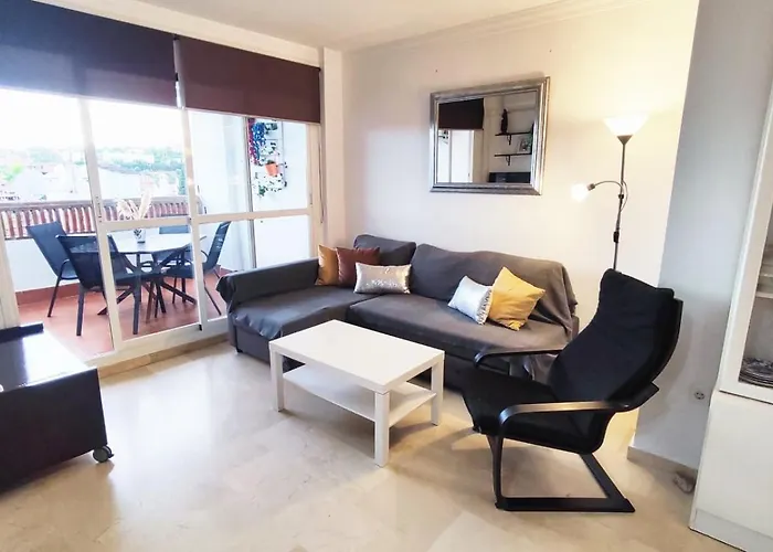 2Bdr Sunny Apartment With Pool And Private Parking In Benalmadena