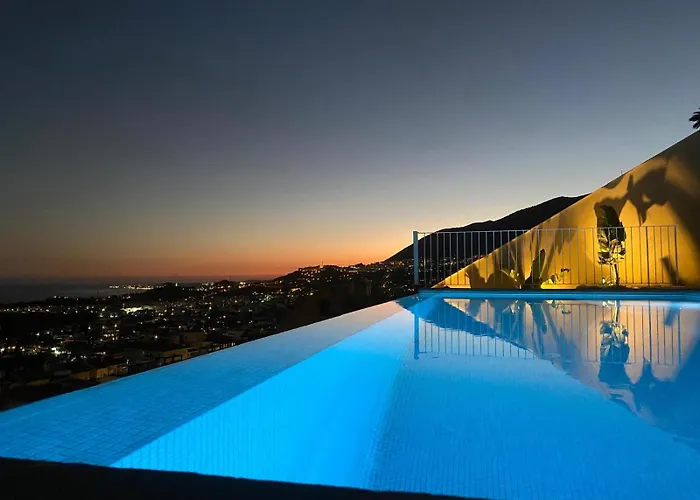 Spacious Villa With Great Views!