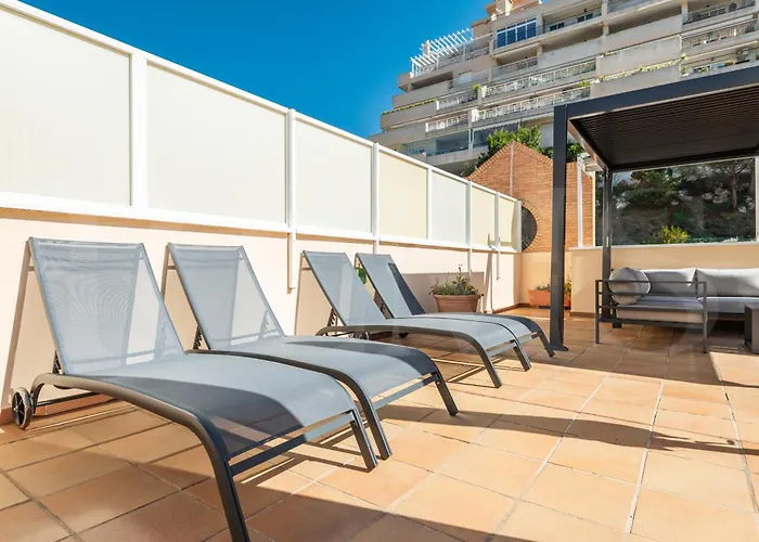 Seaside Stay With Large Terrace, Pool & Parking Rems