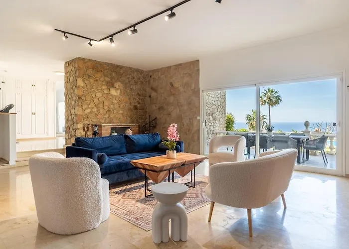 Stylish Villa Paris