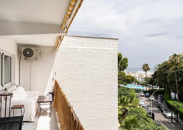 Great Location, Sea View, 2 Bedroom, Steps From The Beach