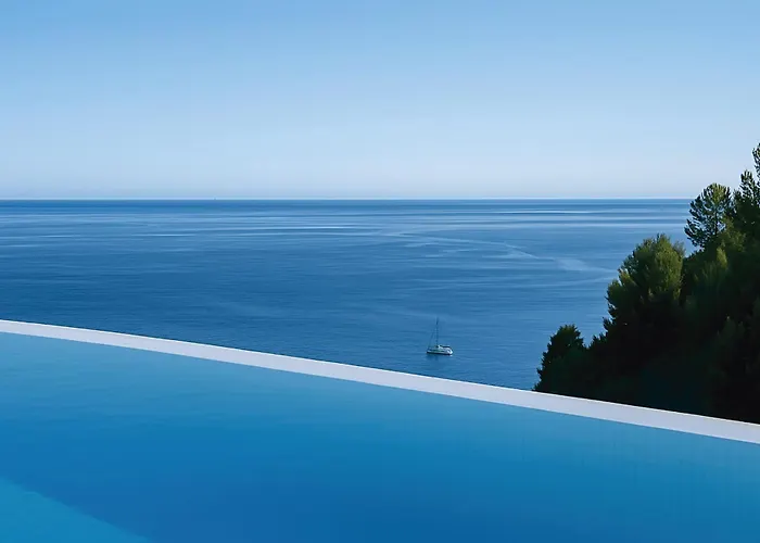 Luxurious 3 Bed Apartment With A Lovely Sea View In Carvajal Beach